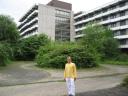 Sukadev vor dem neuen Teil vom Haus Yoga Vidya Bad Meinberg