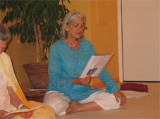 ursula-liest-krishna-geschichte.jpg