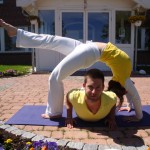 Yoga vor dem Haupteingang