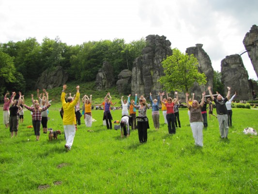 Yoga an den Externsteinen