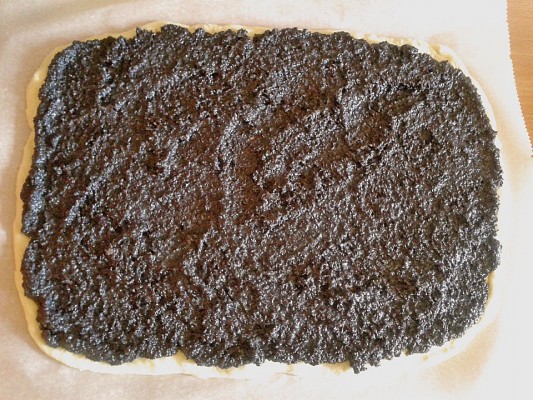 mohnkuchen-mohnstrudel-mit-streuseln-hefeteig