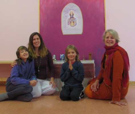 Vor dem Dhanvanti Altar