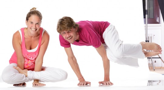 asana paar krähe