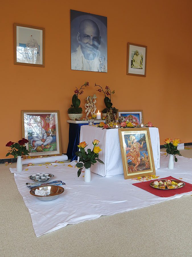 Ehrerbietung im Hanuman Raum