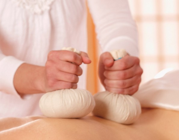 Ayur-Aruna-Jyoti-Stempelmassage5-CUT
