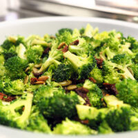 Mediterraner Brokkolisalat