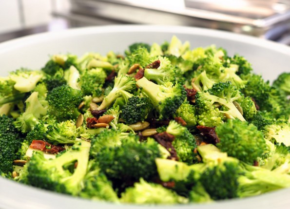 Mediterraner Brokkolisalat