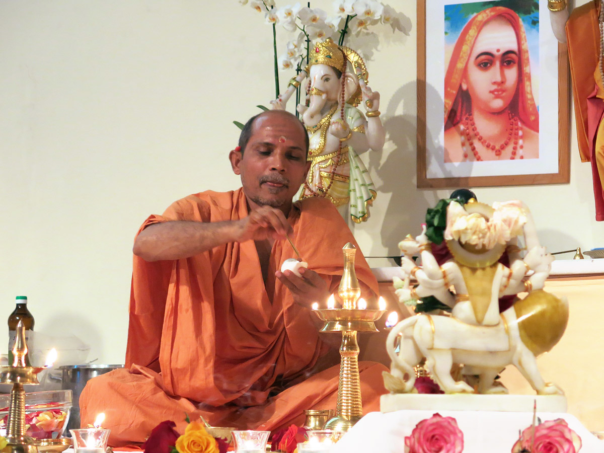 Swami Nivedanandnda