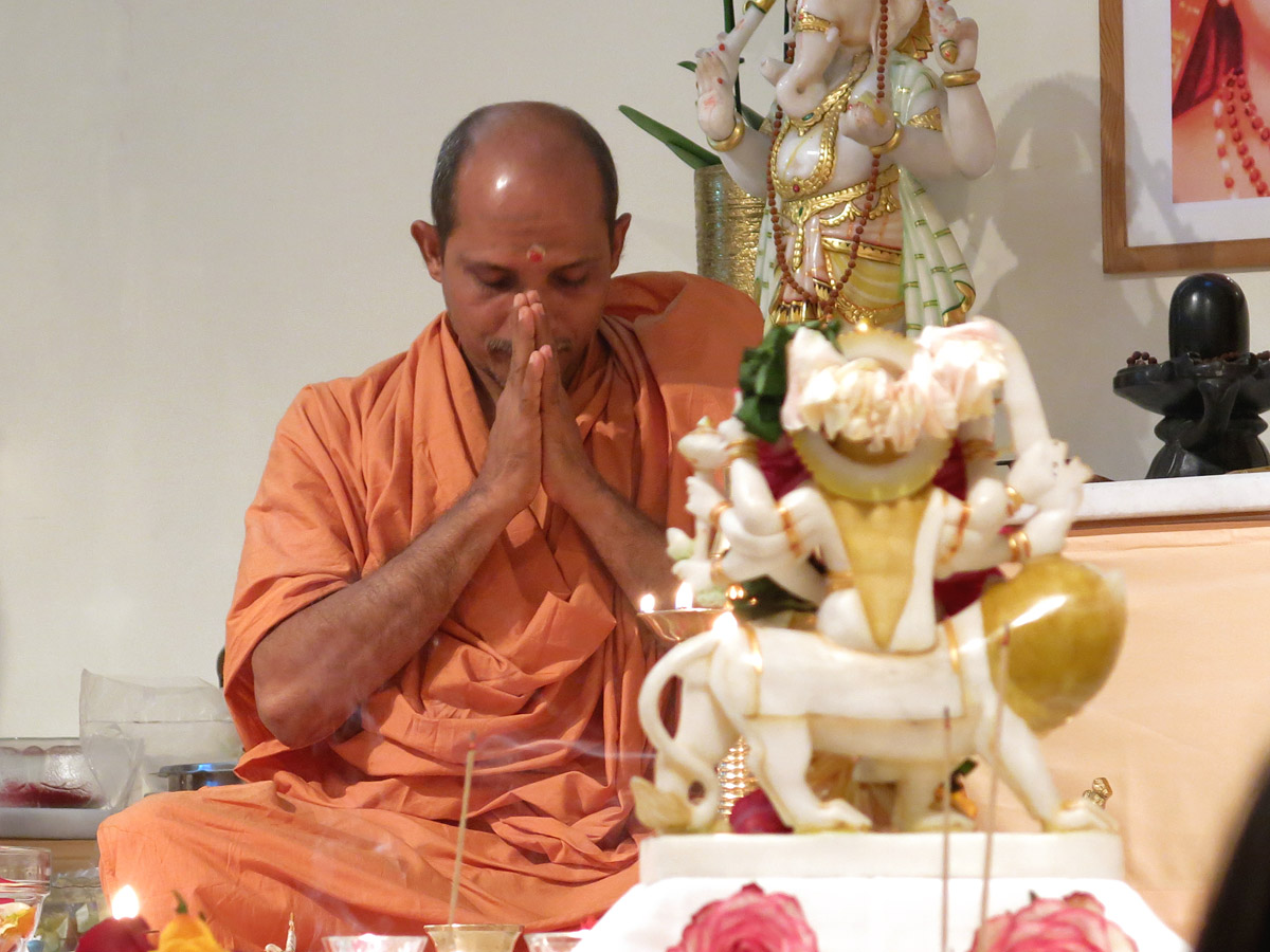 Swami Nivedanandnda