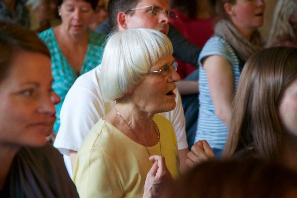 Vollkommen zentriert - Ingrid während eines Konzertes auf dem Musik-Festival