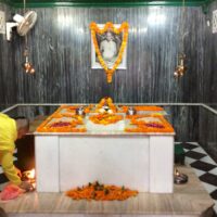 Der samadhi, die letzte Ruhestätte von Swami Sivanda nach seinem Mahasamadhi