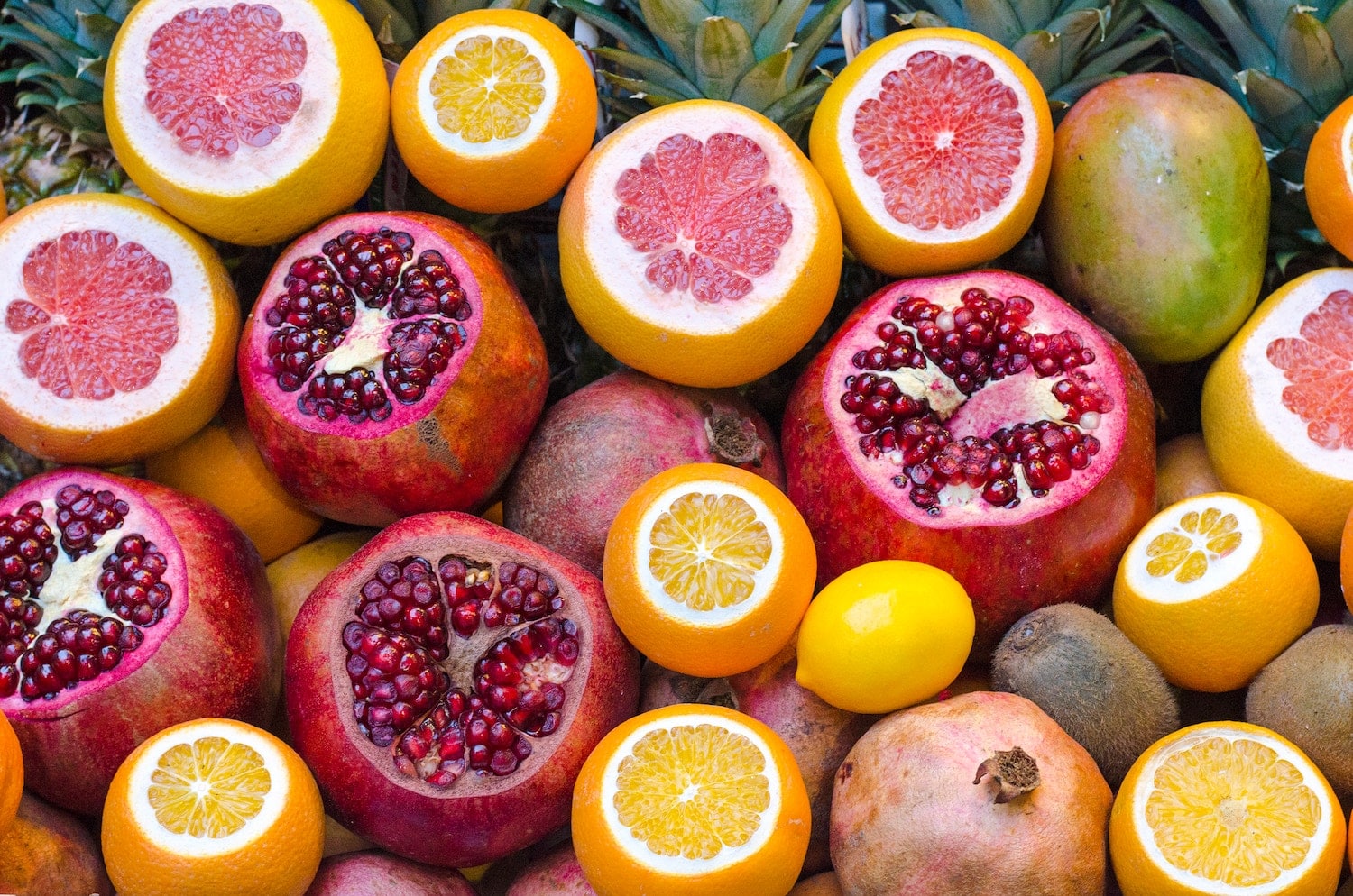 Granatäpfel und weiteres Obst