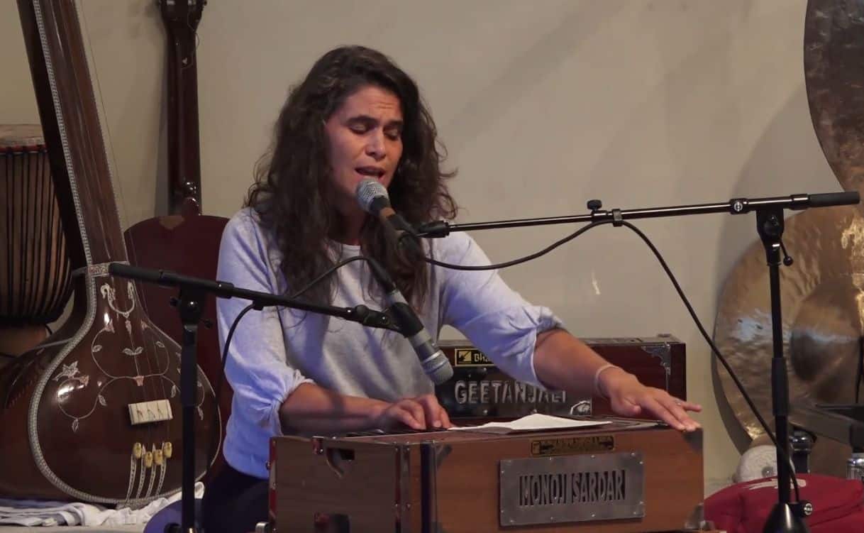Kavita singt E Malama