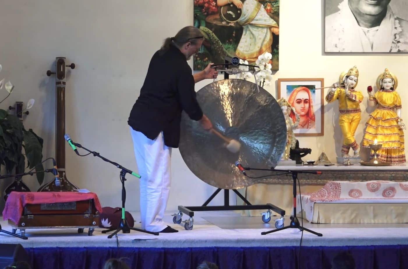 Bhajan Noam - Gong Meditation