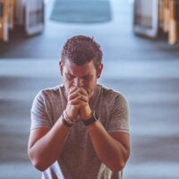 Das Gebet ist ein starkes Symbol für Yoga und religion