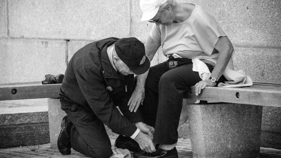 Für ein reines Gewissen nach Shaucha sollten wir andern helfen.