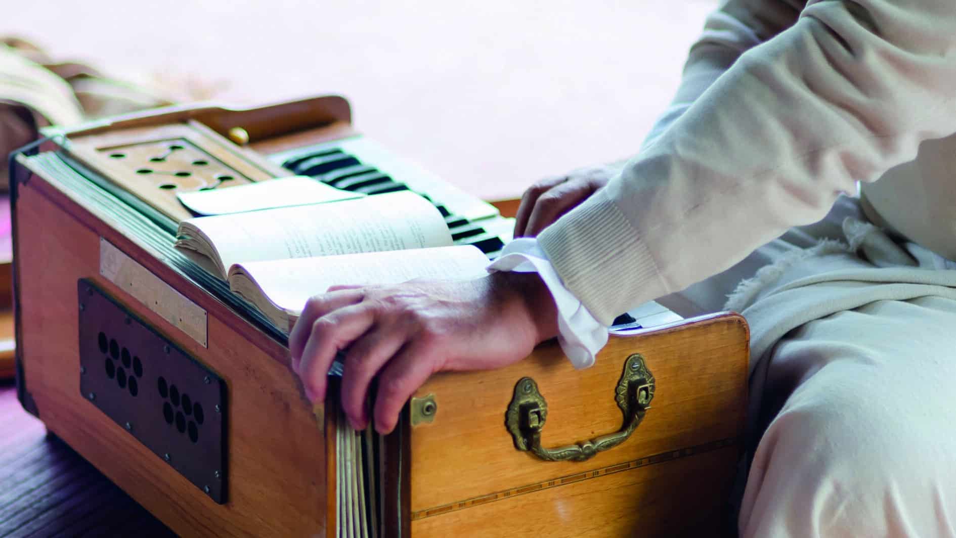 Harmonium Mantra Kirtan