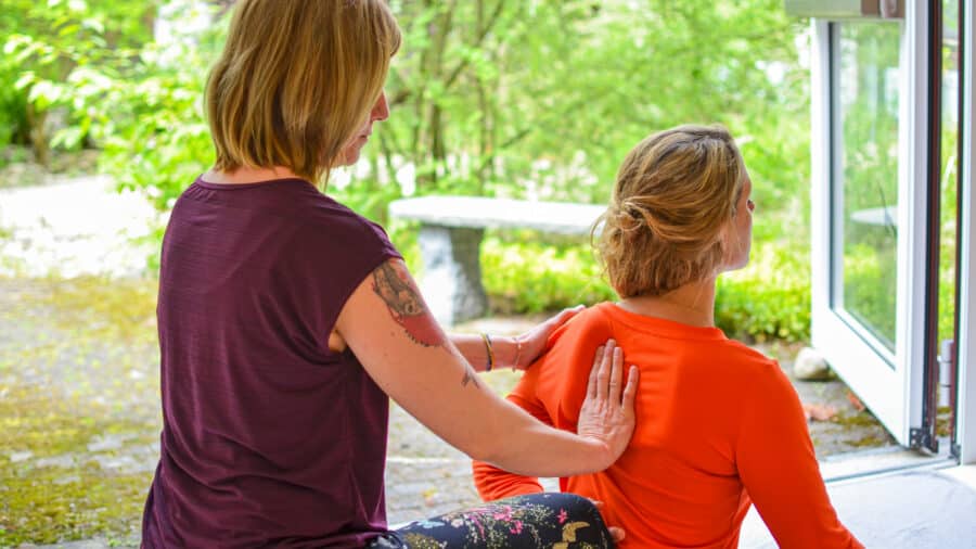 Thai Yoga Massage am Schulterblatt