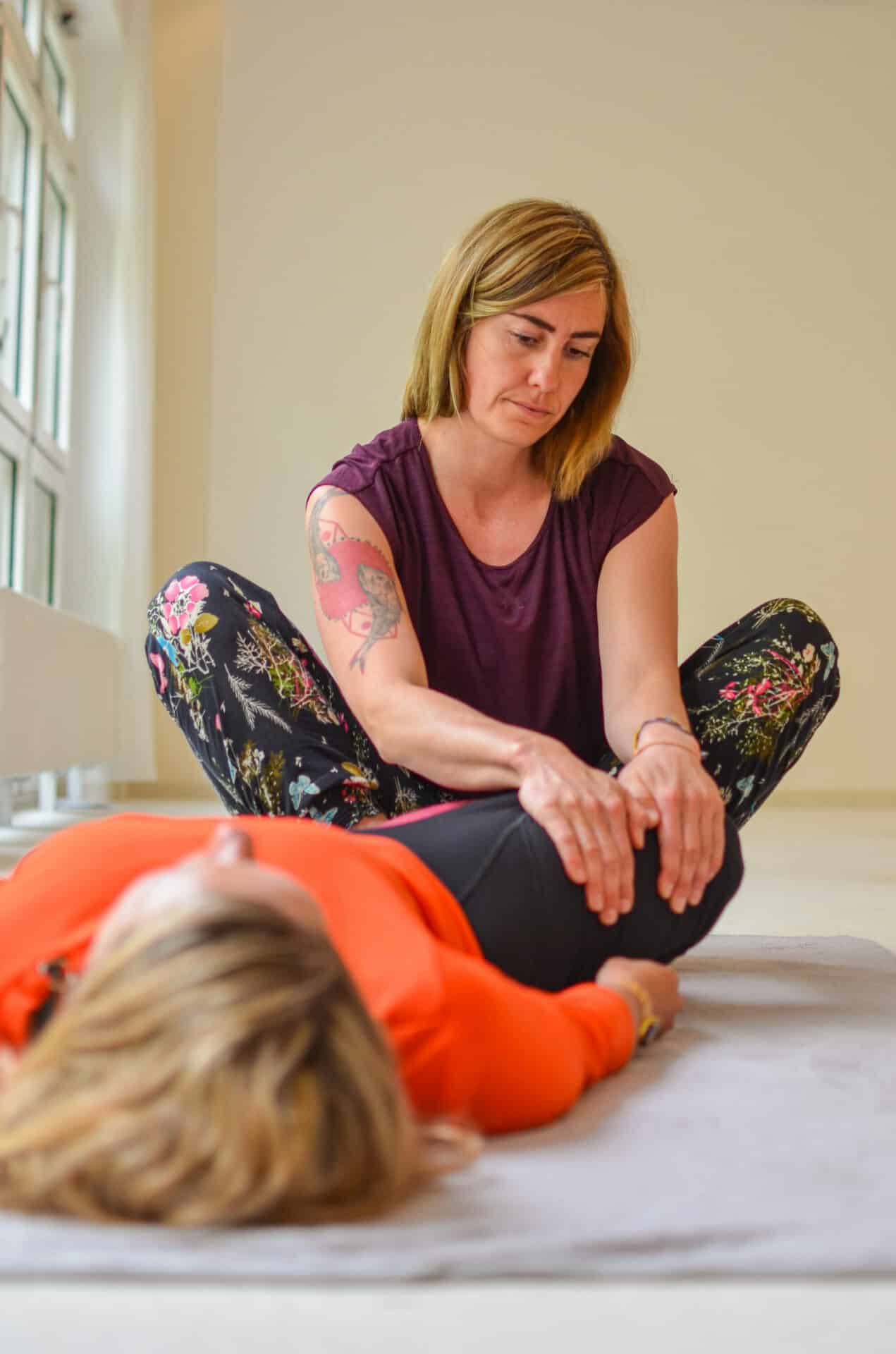 Thai Yoga Massage mit den Beinen