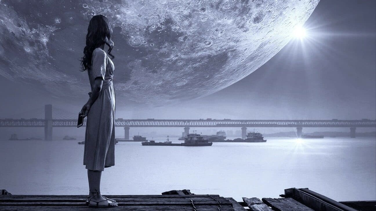Frau am Mond
