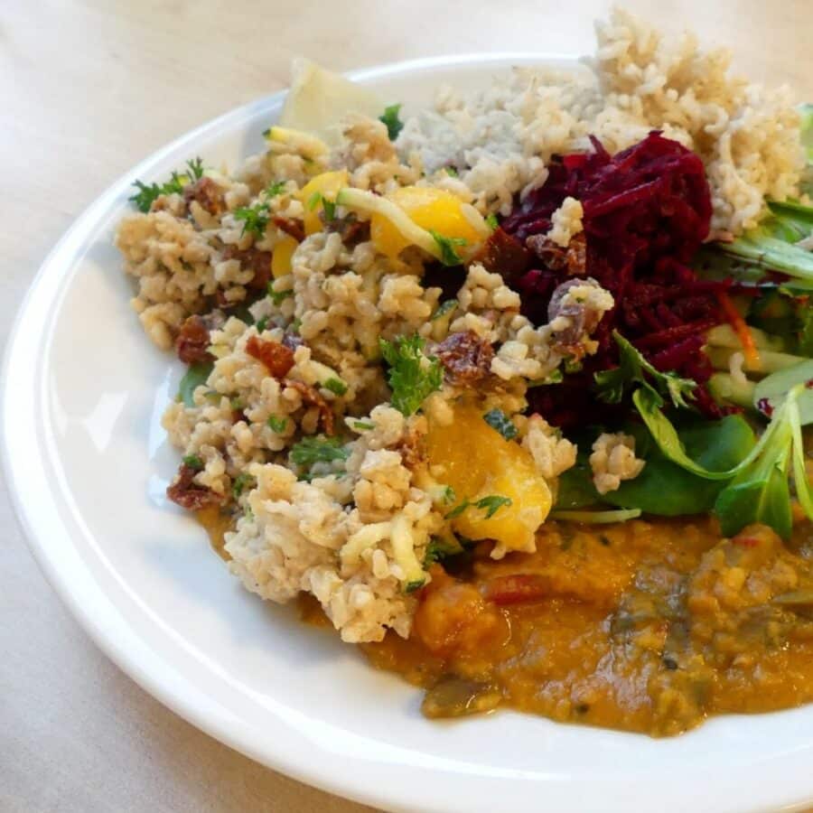 Veganes Dahl mit Reissalat