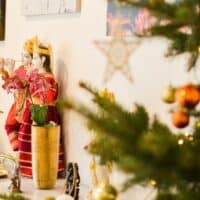 Weihnachten bei Yoga Vidya - Festlicher Altar im 169Sivananda Saal