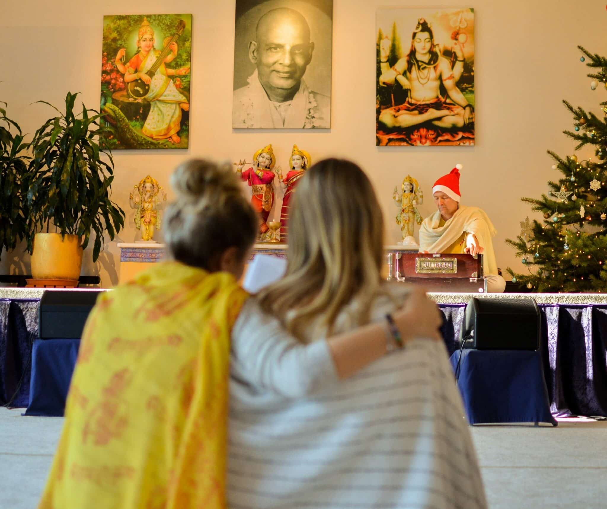 Weihnachten bei Yoga Vidya - Zusammen verbunden