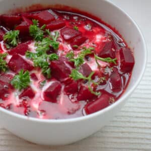 Vegane Rote-Beete-Suppe mit indischem Flair