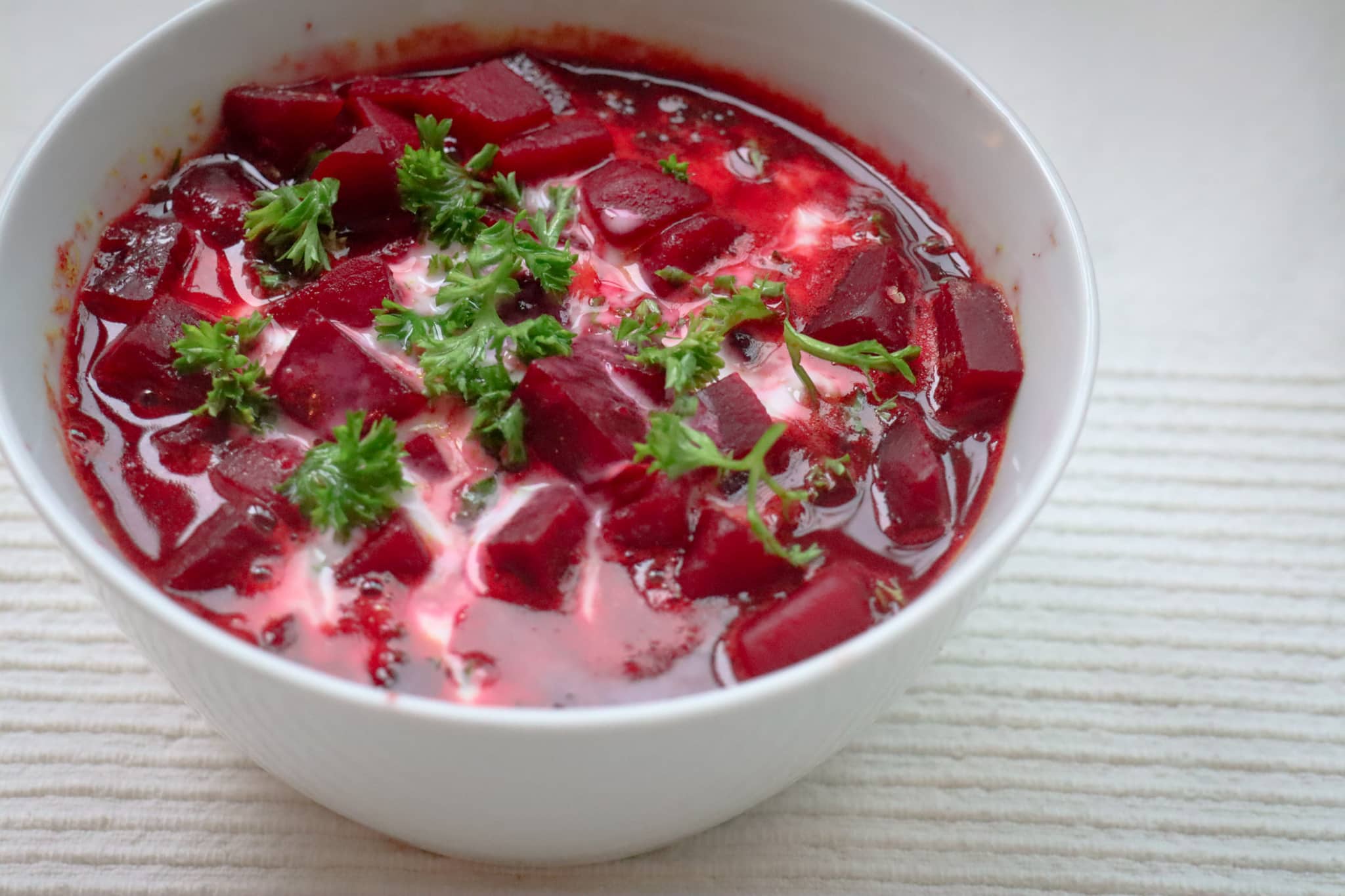 Vegane Rote-Beete-Suppe mit indischem Flair