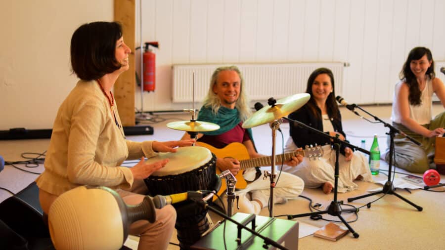 Mantra-und-Klang-Retreat -Kirtan, Klang und Konzerte