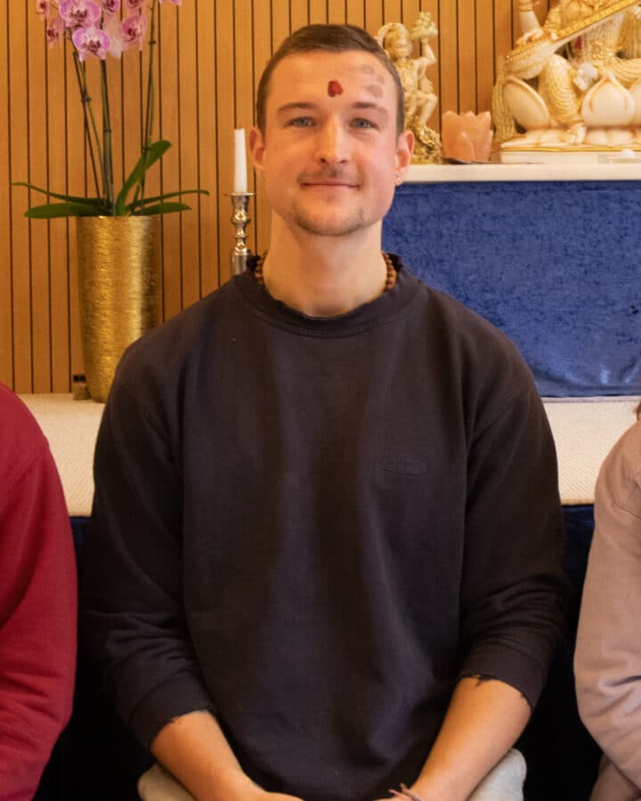 Neue Sevakas im Dezember 2022: Johannes für das Adressbüro