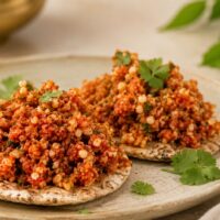 veganes Mett aus Reiswaffeln auf Brot