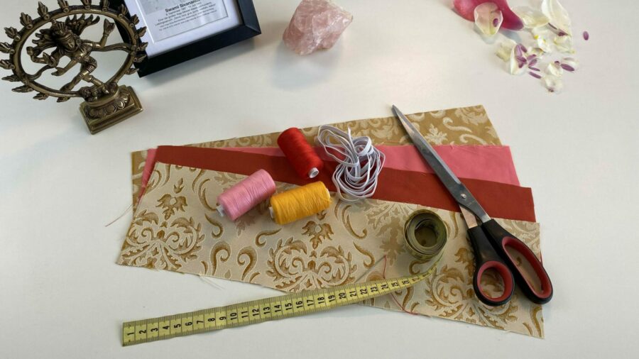 Diese Materialien brauchst du, um einen Scrunchie selber zu machen