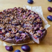 Glutenfreier veganer Pflaumenkuchen