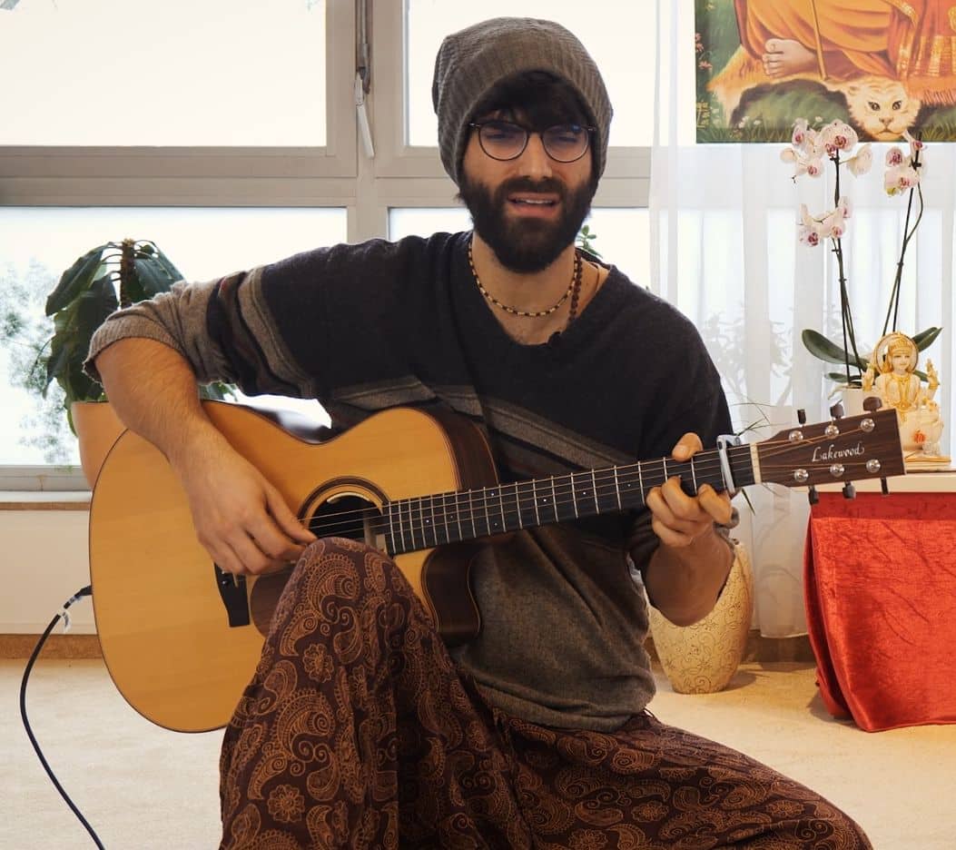 Maha Mantra mit Mantra Circle (Savatma Das Cover) – Kirtan Cover