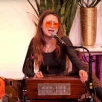 Maria singt Kailash Ki Shakti Shiva