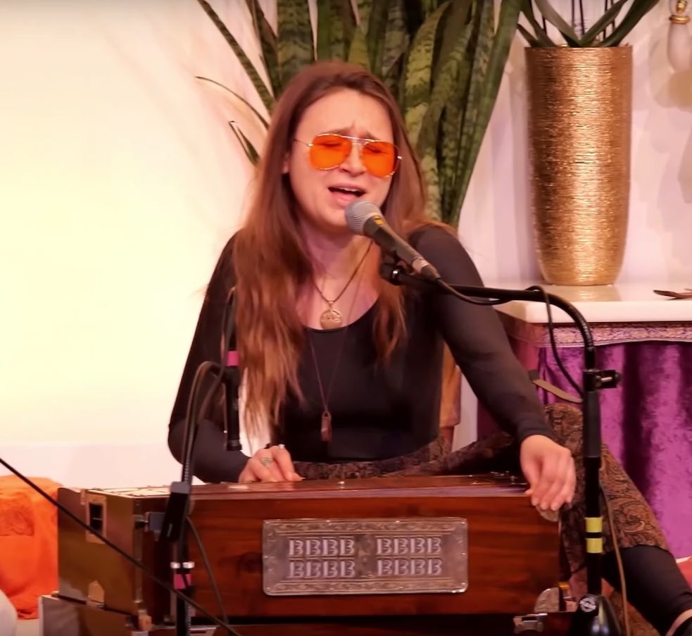 Maria singt Kailash Ki Shakti Shiva