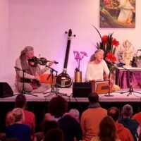 Chandrika und Ludwig singen Namastasyai Namo Namaha