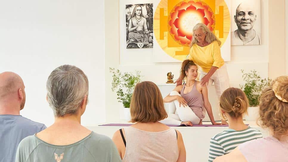 Yogalehrerinnen Ausbildung bei Yoga Vidya