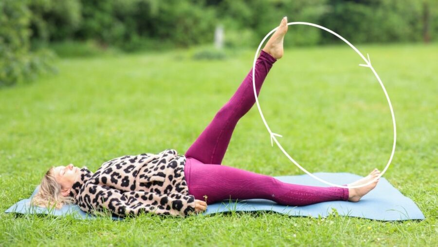 Pawanmuktasanas-Chakra-Padasana
