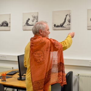 Arati bei der Eröffnung des Om Working Space