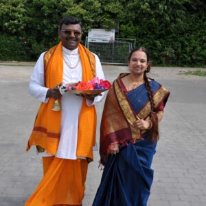 Gopi Prasad & seine Frau Hindu Tempel Hamm 240525 Yatra Abschluss