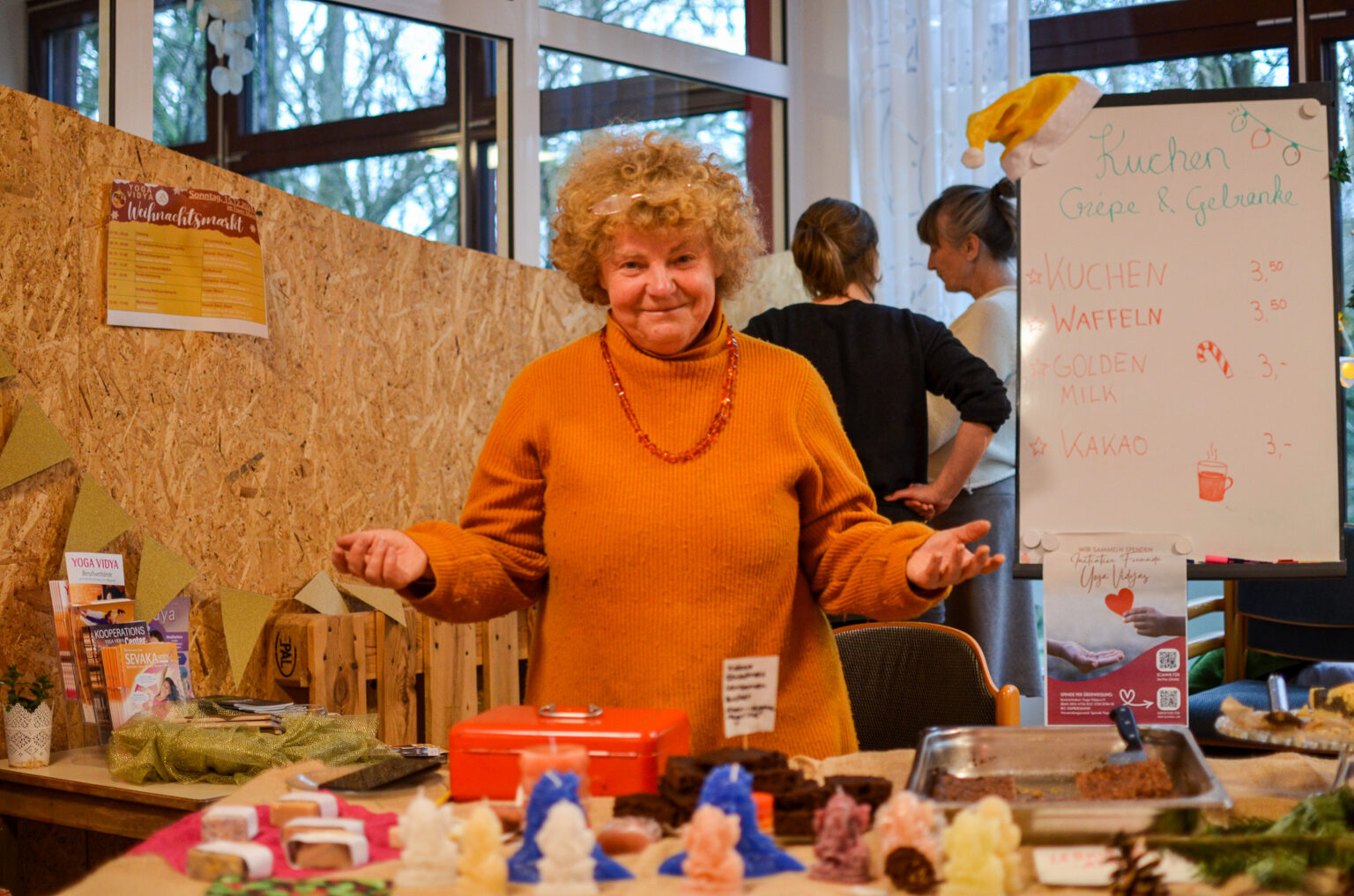 Susanne Sirringhaus, Weihnachtsmarkt, Yoga Vidya Initiative, Kuchenverkauf