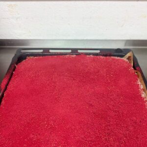 Sago-Torte mit Himbeerpulverschicht