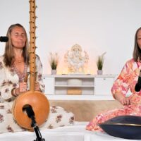 Om Tryambakam Mantra - Gauri und Krishangi Lila