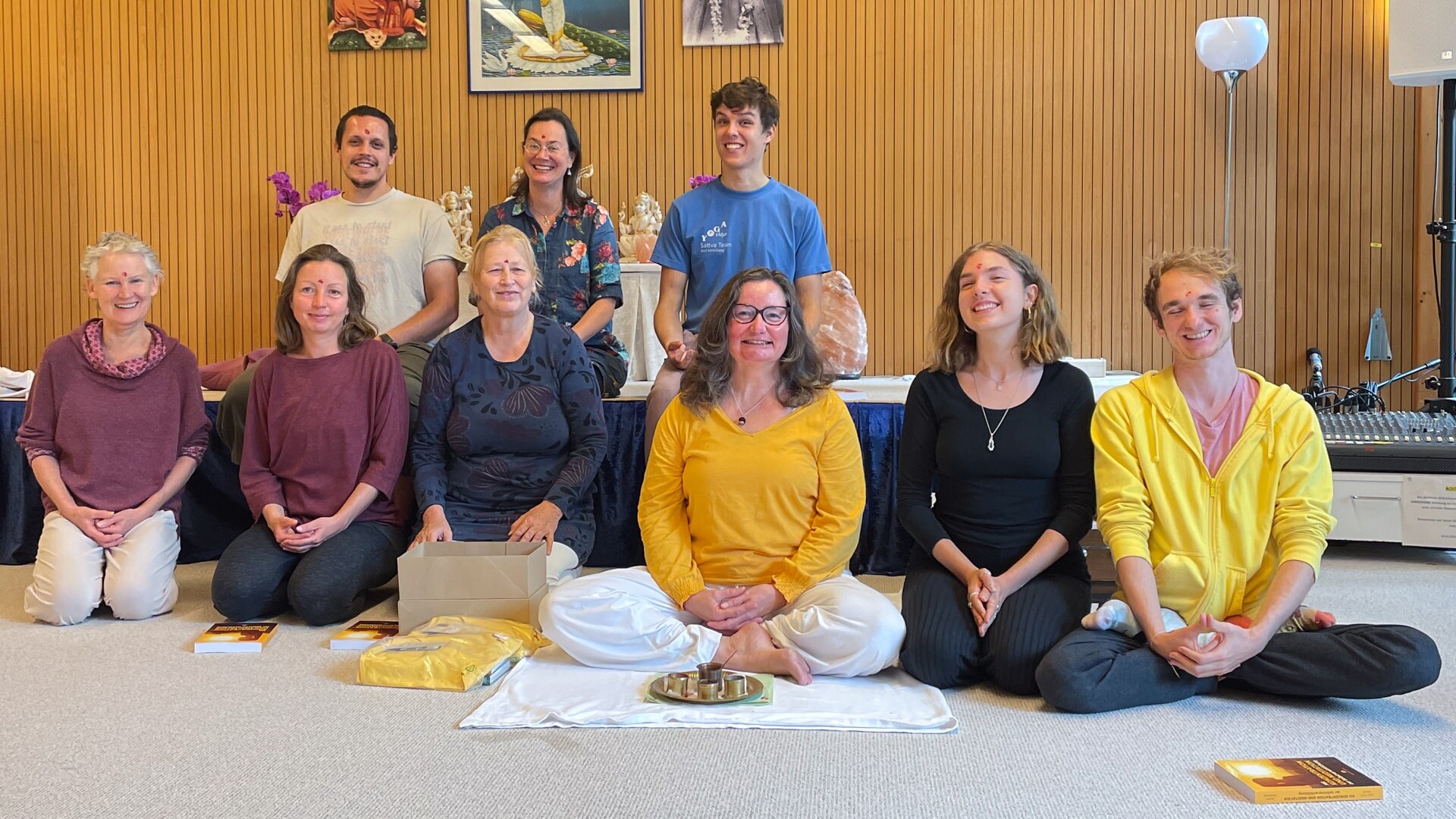 Marcel, Kaivalya, Jasper, Jane, Jenny, Savitri, Katyayani, Kim, Patrick (von links nach rechts, oben nach unten)