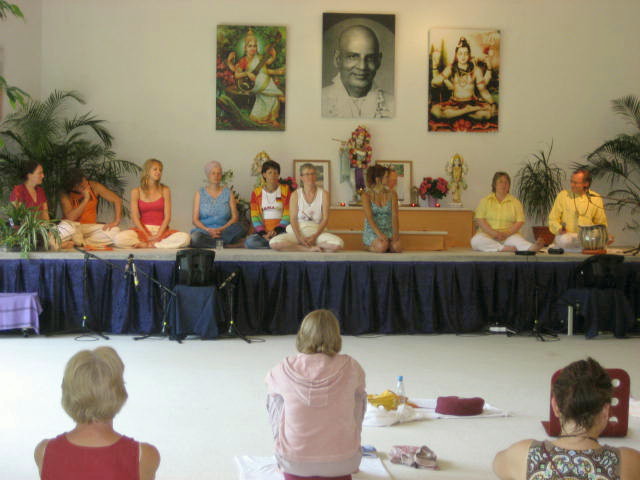 Einige der 50 Referenten beim Kinderyoga Kongress Juni 2008 Haus Yoga Vidya Bad Meinberg
