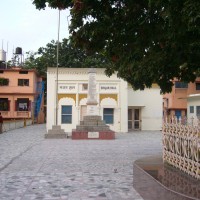 Bhajan Hall (seit 1943 ununterbrochen tägliches Maha-Mantra-Singen, 24 stündig)