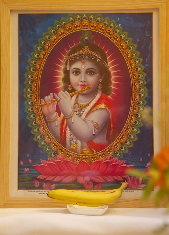Baby Krishna mit Banane